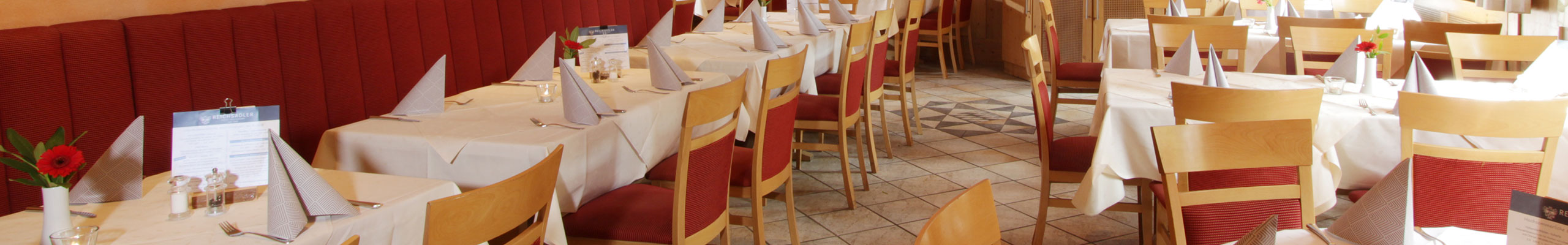 Tische im Restaurant